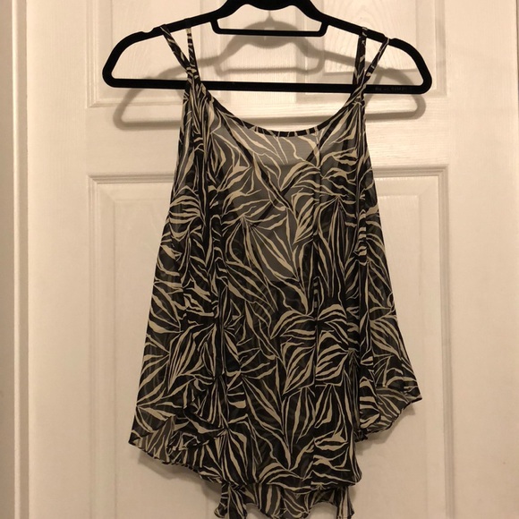 Open back black and white floral sheer tank - Picture 5 of 7